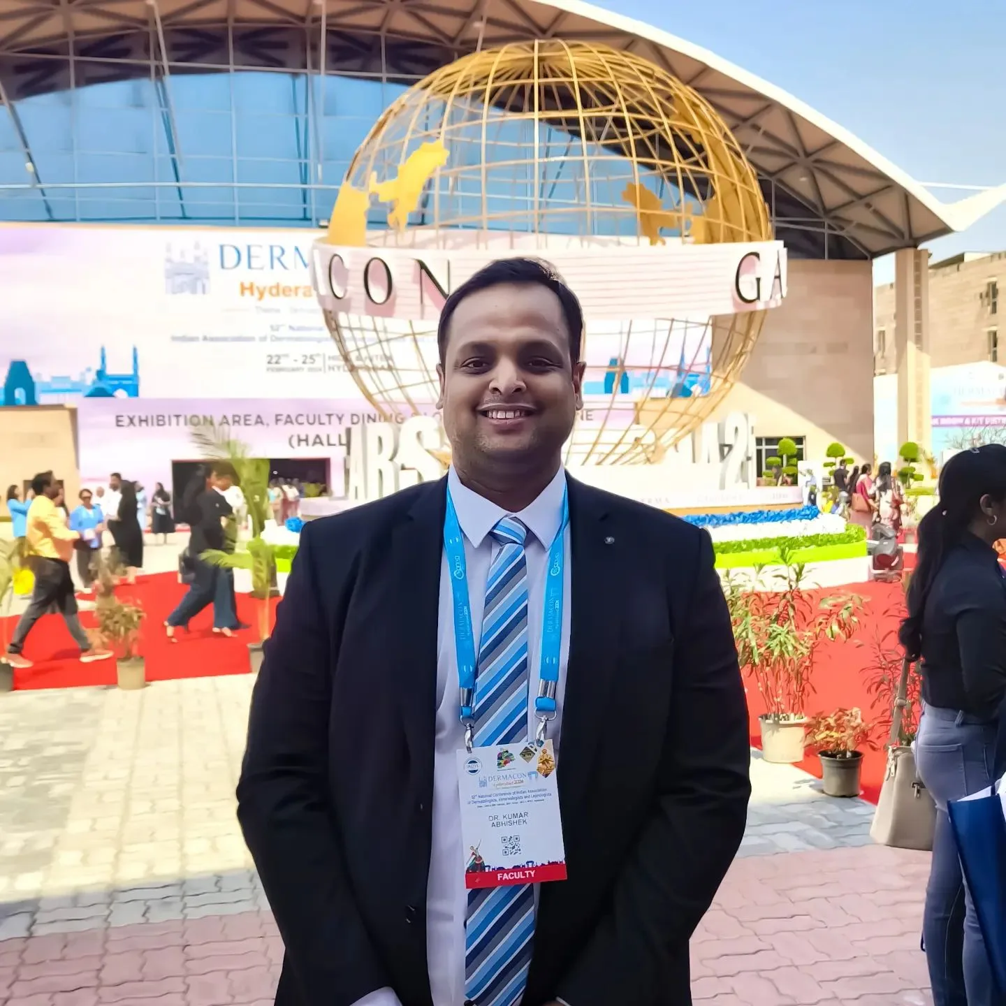 Photo by SKINSTITUTE- Dr. Kumar Abhishek on February 25, 2024. May be an image of 8 people, people standing, suit, newsroom and text.